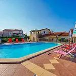 Marina 1 With Shared Pool Lejlighed *