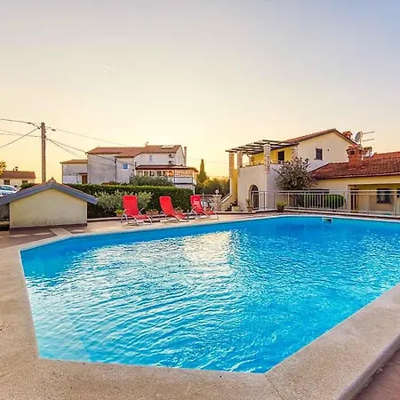 Marina 1 With Shared Pool