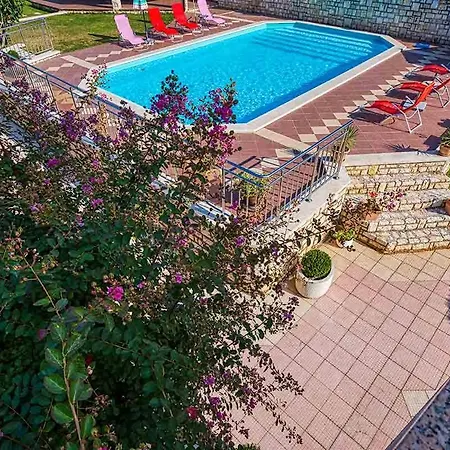 Marina 1 With Shared Pool Rovinjsko Selo