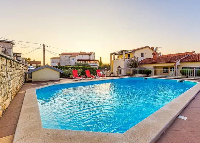 Marina 1 With Shared Pool