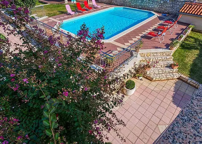 Marina 1 With Shared Pool Rovinjsko Selo
