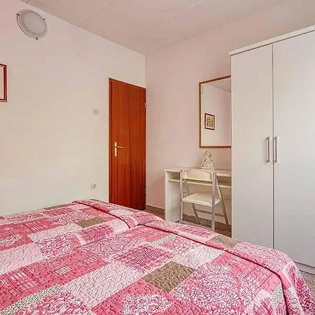 Apartment Marina 1 With Shared Pool Rovinjsko Selo