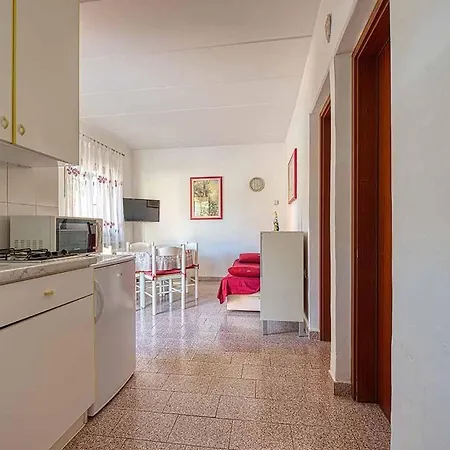 Marina 1 With Shared Pool Apartment Rovinjsko Selo