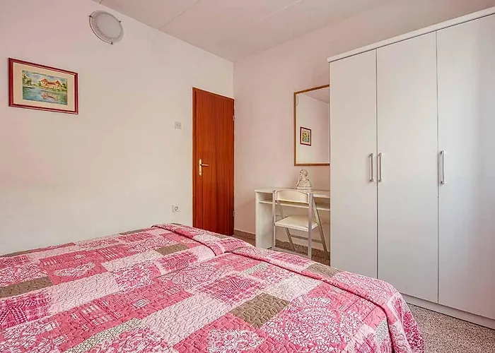 Apartment Marina 1 With Shared Pool Rovinjsko Selo