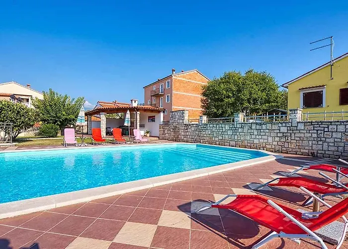 Marina 1 With Shared Pool Apartment